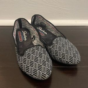 Women’s Air-Cooled Memory Foam Black and White Flats / Loafers size 7.5